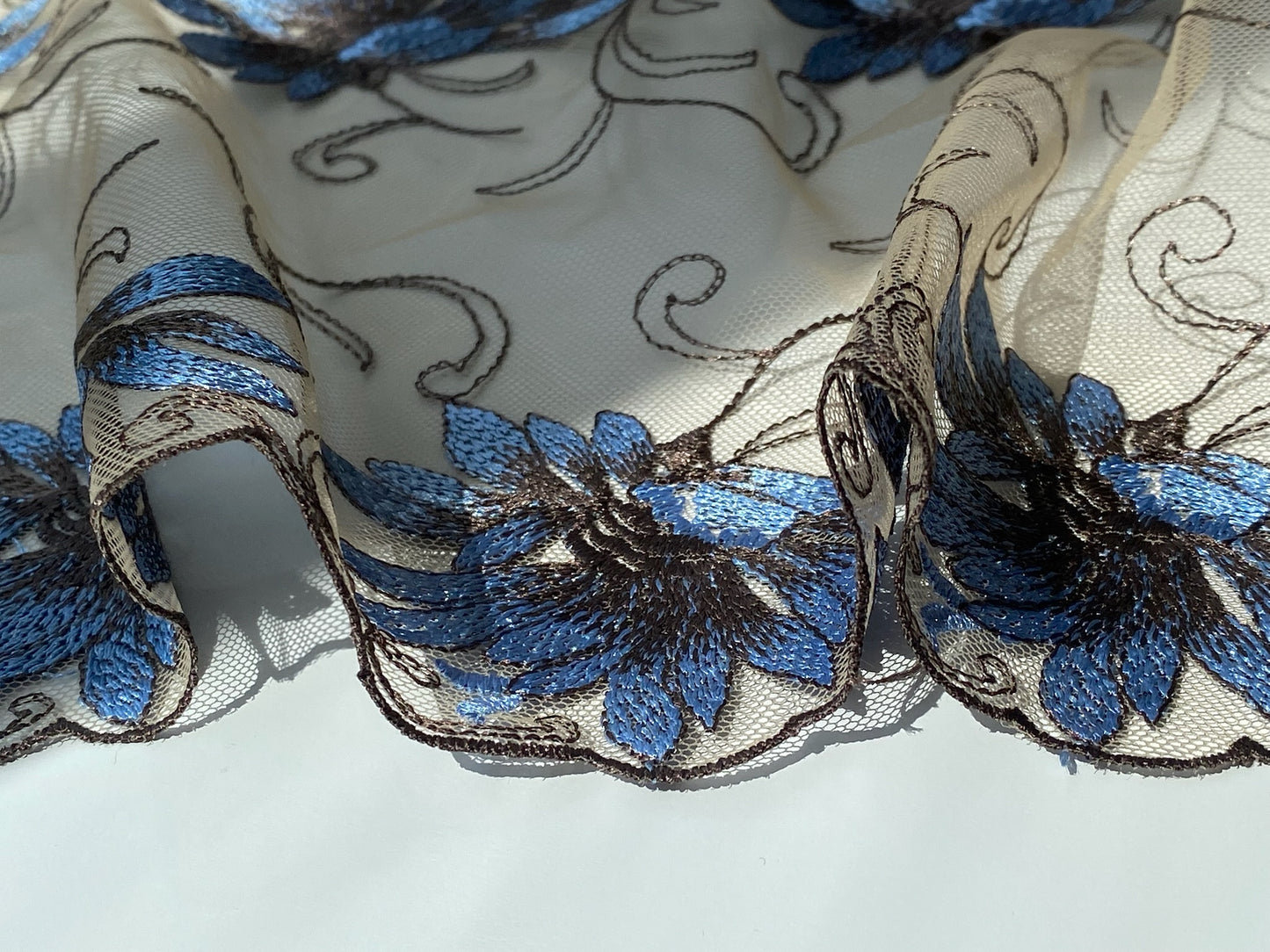 Tulle brodé - Bleuet