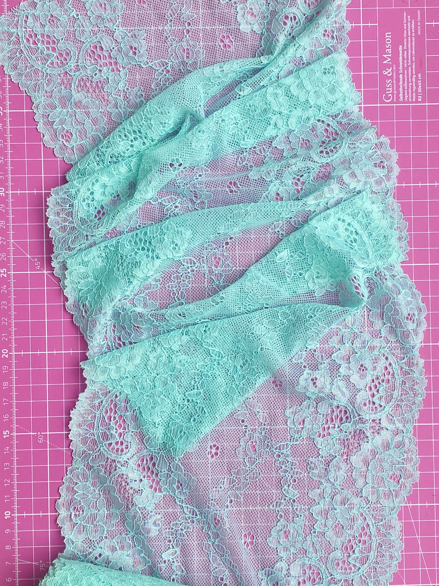 Dentelle - Coral Breeze
