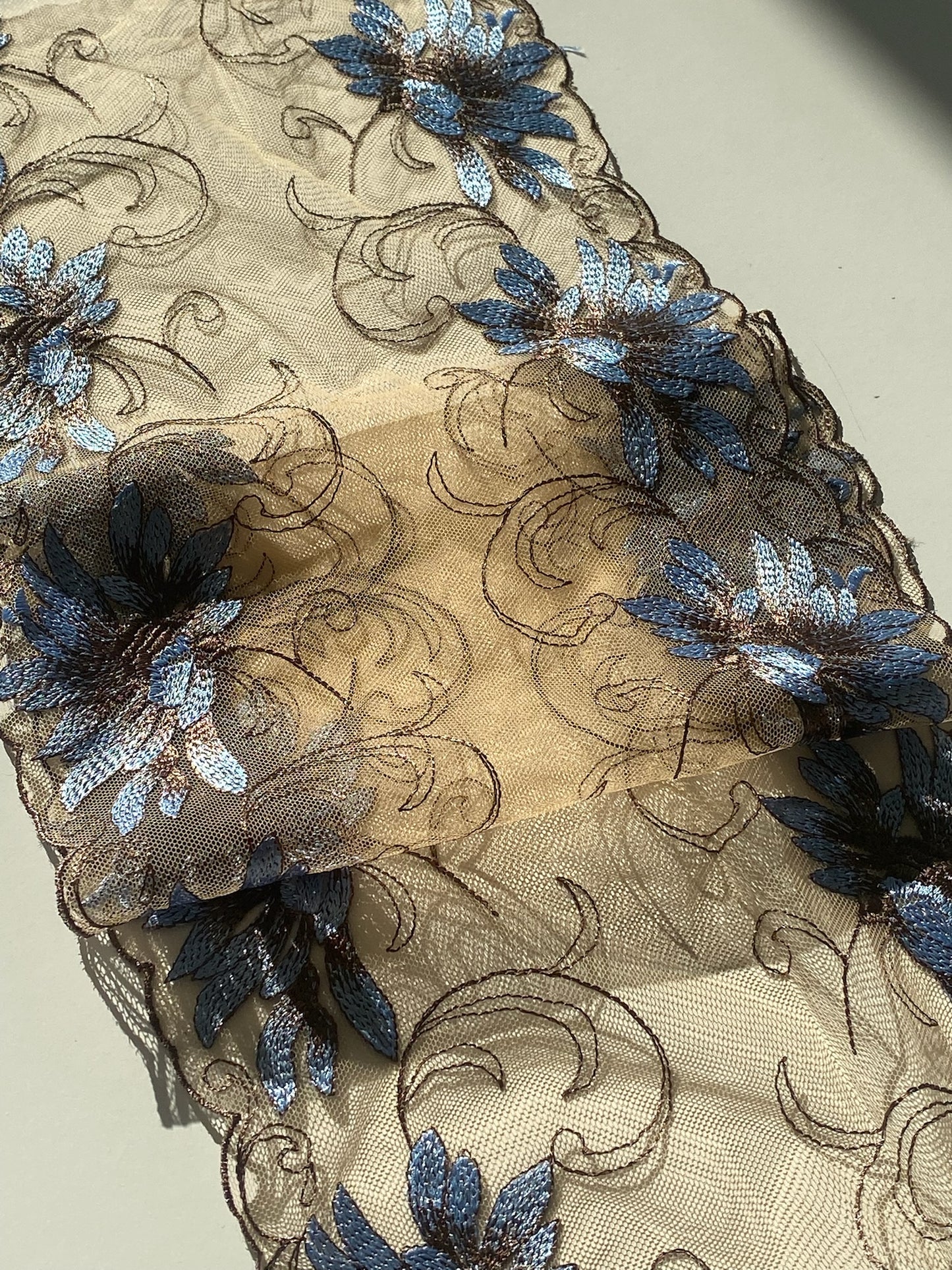 Tulle brodé - Bleuet