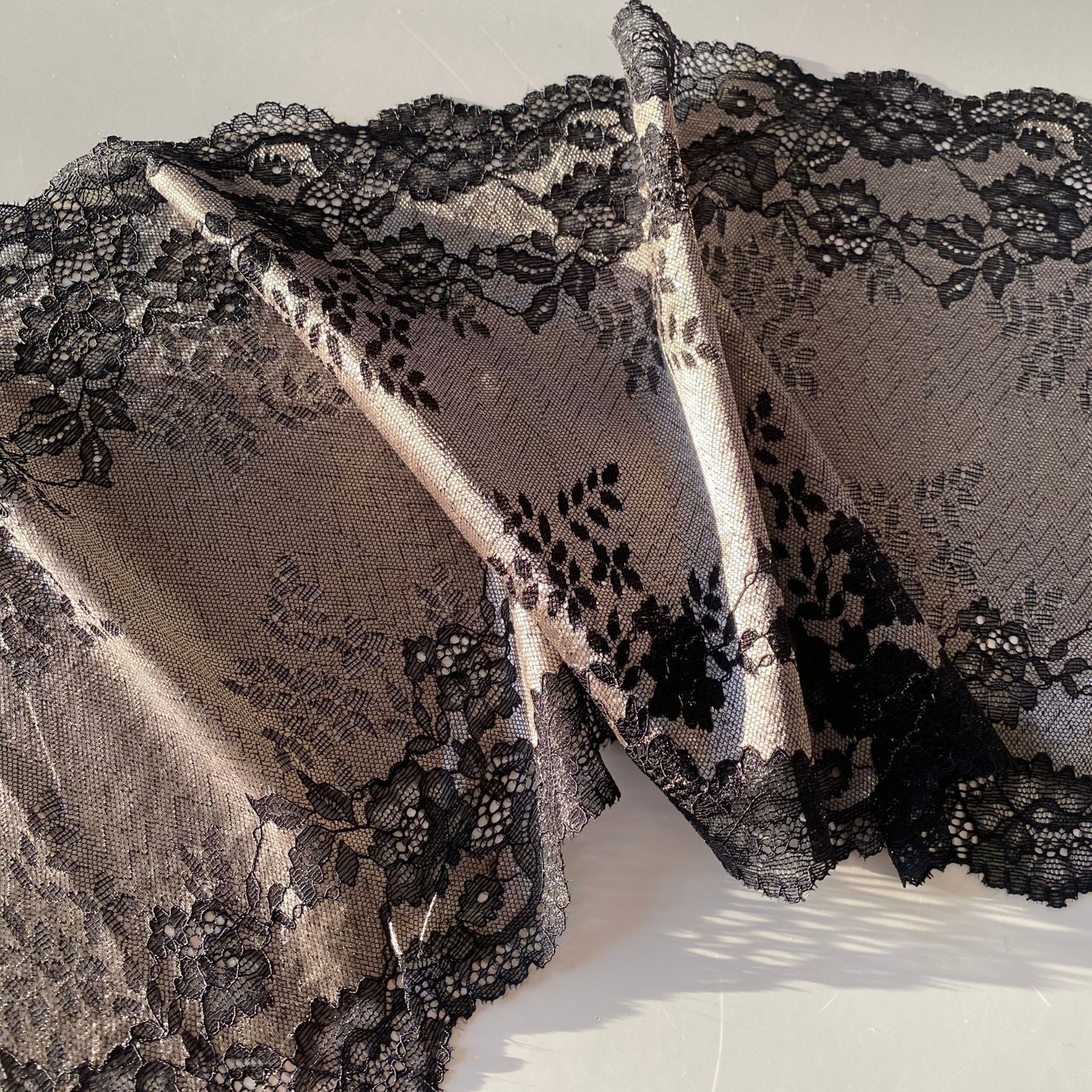 Dentelle - Cinematic